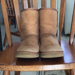UGG Classic Short 5825 Womens Boots  Size 7